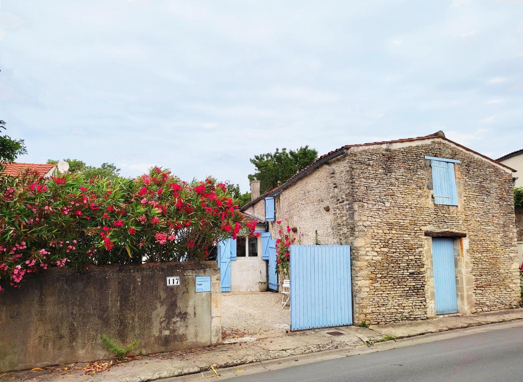 La Grange Bleue - Parking Prive - A 2Km De La Mer Saint-Georges-d'Oleron Eksteriør billede